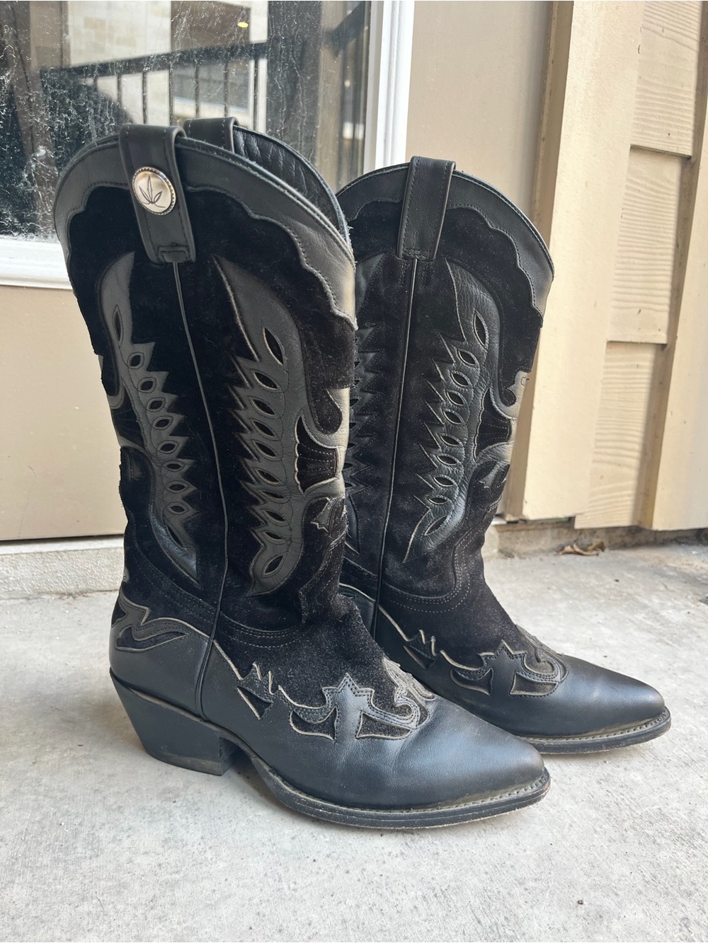 Mezcalero Black Western Embroidered Heeled Cowboy Boots